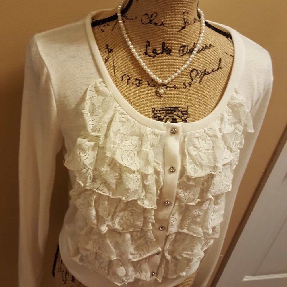 White button ruffle sweater - Picture 6 of 6